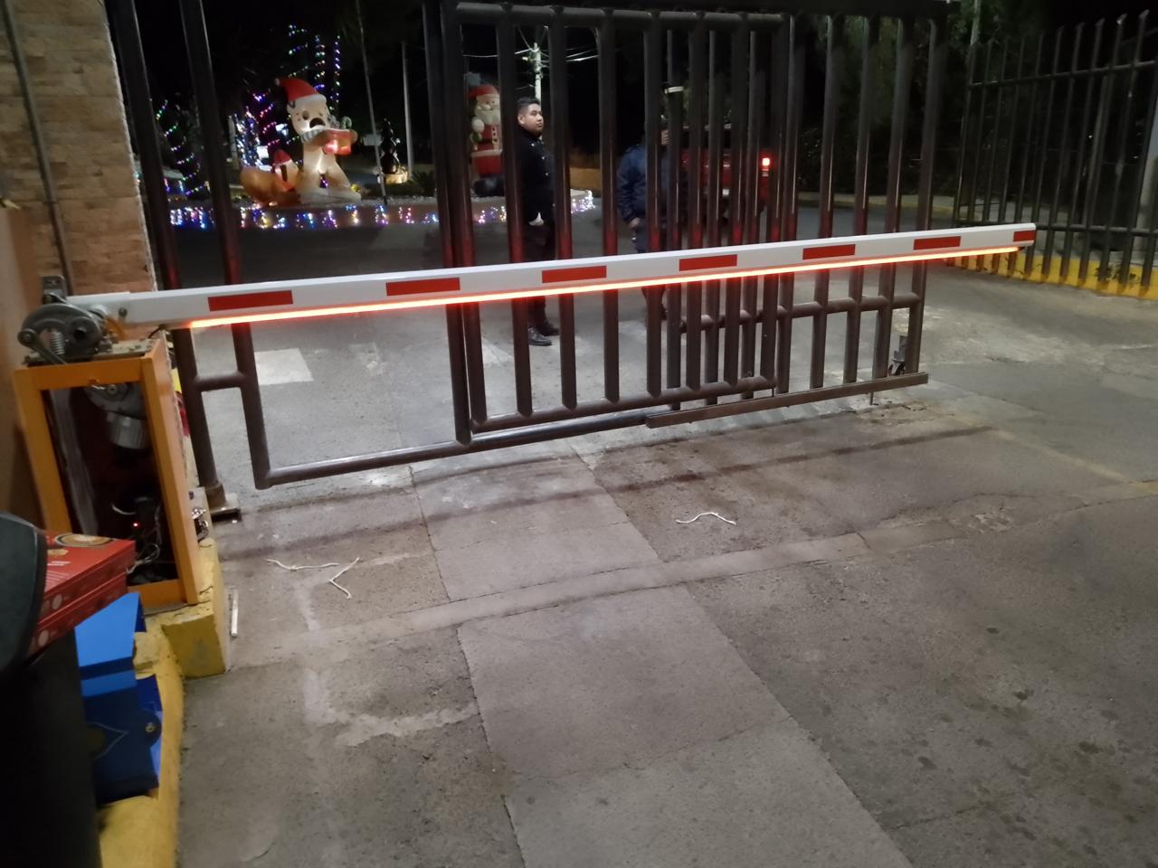 Pluma automática personalizada para residencial