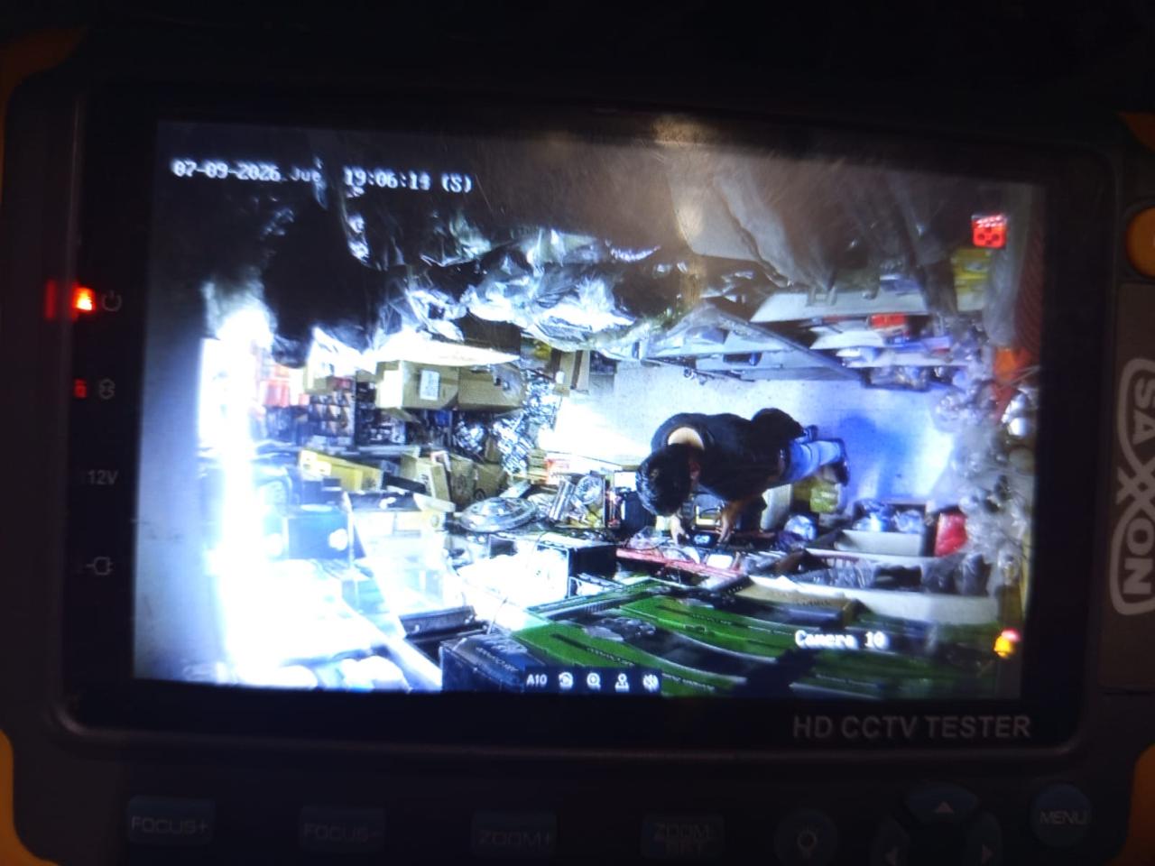 Vista de cámara de seguridad en pasillo interior