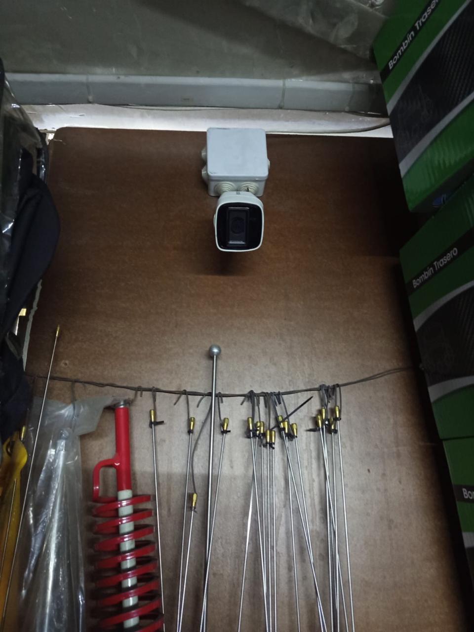 Bodega vista de cerca con cámara instalada
