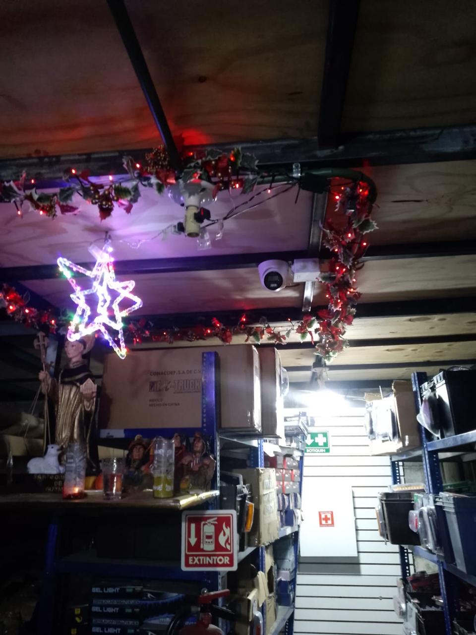 Cámara ya instalada en la bodega, segundo ángulo