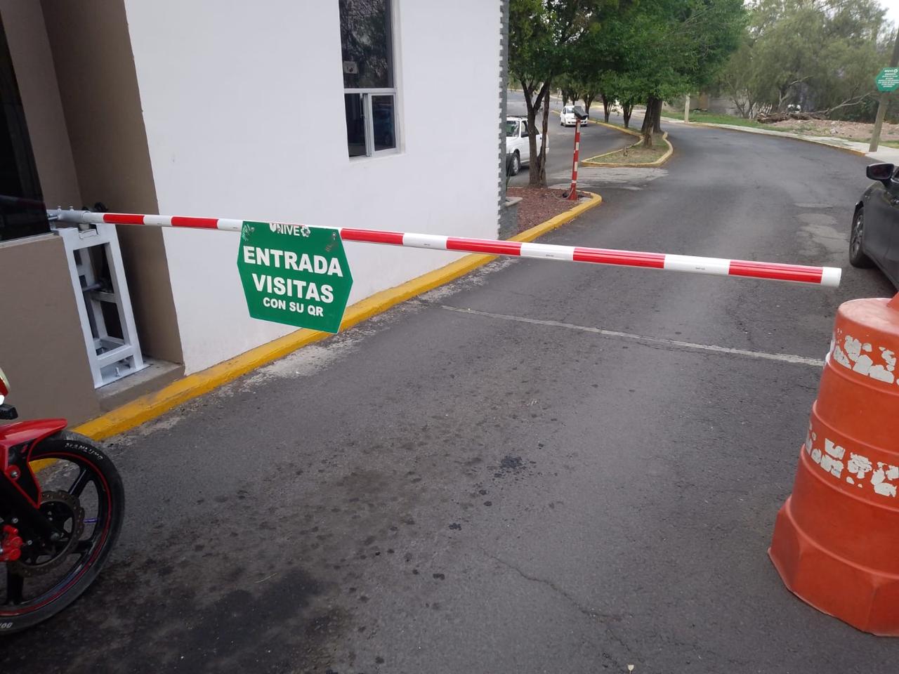 Instalación de pluma de acceso vehicular
