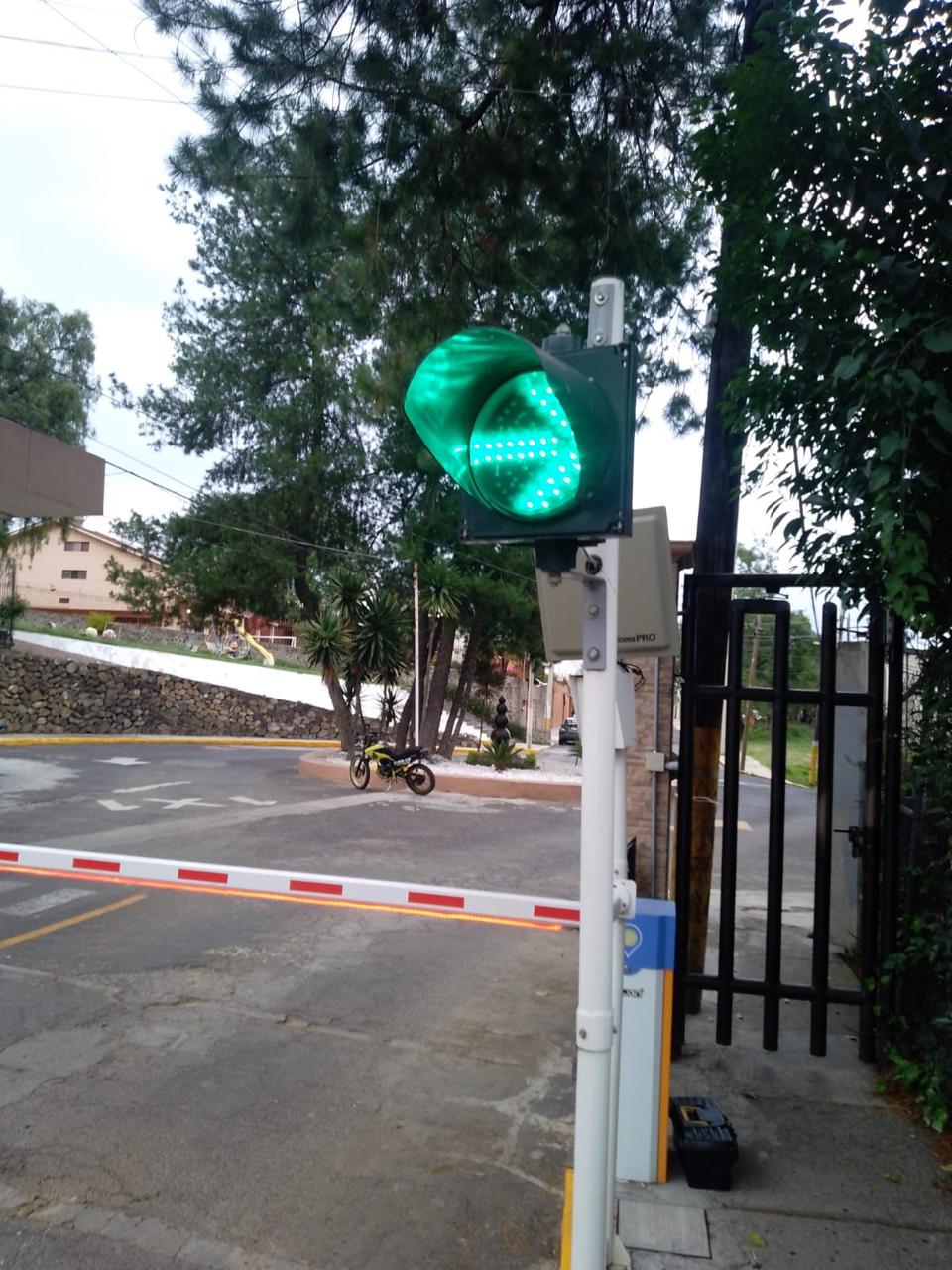 Semáforo vehicular instalado por SISPPRO