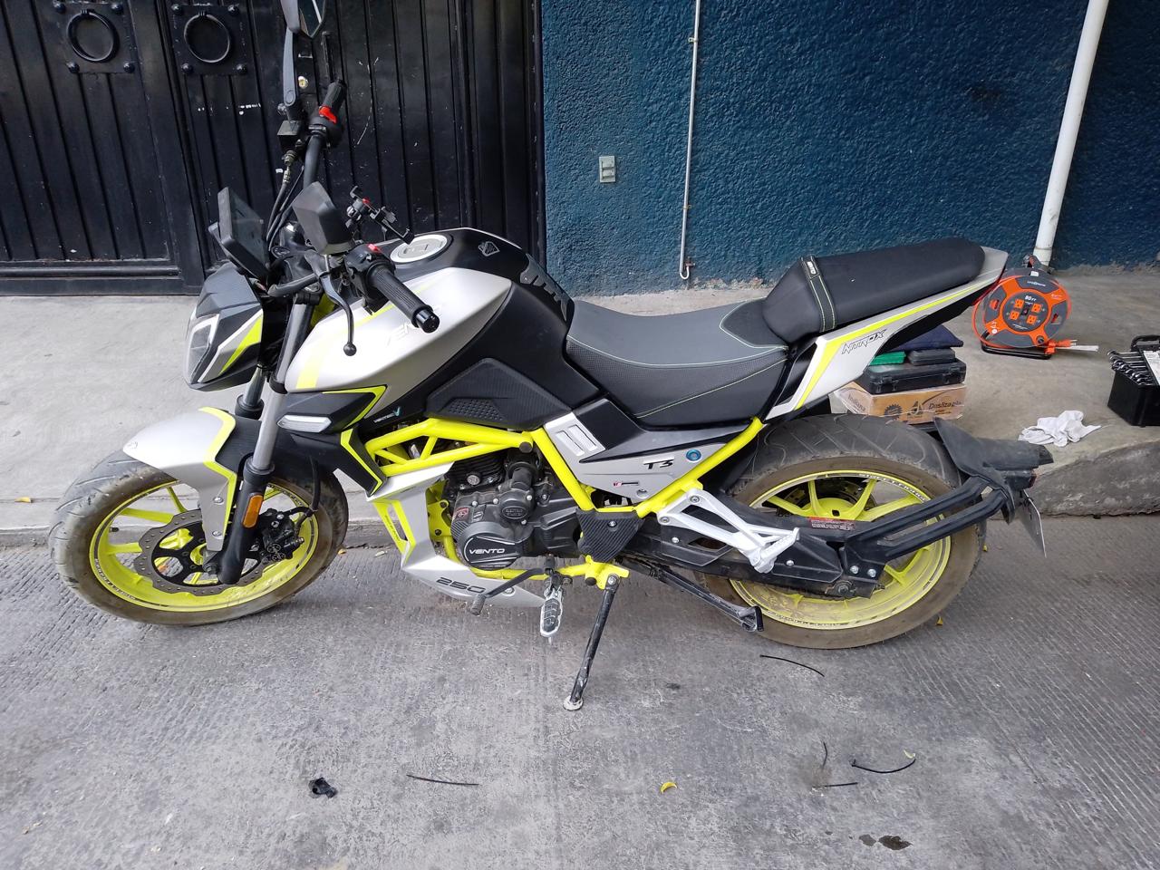GPS con apagado de motor instalado en motocicleta